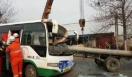 公交车最新爆料事故车,揭秘事故真相！”